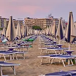 Comfy In Lido Dei Pini - Beahost Apartamento