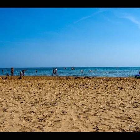 Comfy In Lido Dei Pini - Beahost Lägenhet *