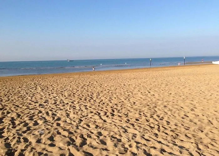 Comfy In Lido Dei Pini - Beahost 公寓