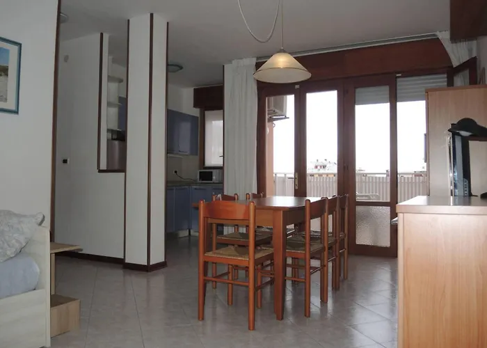 公寓 Comfy In Lido Dei Pini - Beahost *