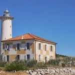 Lägenhet Comfy In Lido Dei Pini - Beahost