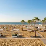Апартаменти Comfy In Lido Dei Pini - Beahost *