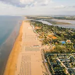 Апартаменти Comfy In Lido Dei Pini - Beahost