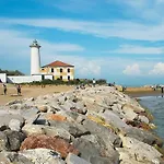 Comfy In Lido Dei Pini - Beahost *