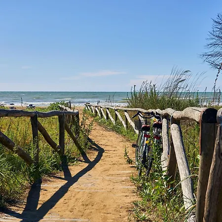 Comfy In Lido Dei Pini - Beahost Апартаменти