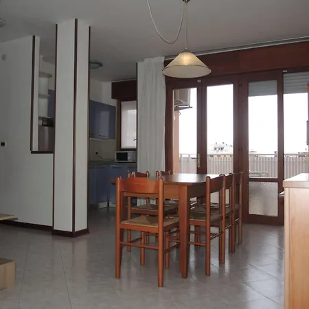 아파트 Comfy In Lido Dei Pini - Beahost *