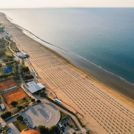 Comfy In Lido Dei Pini - Beahost