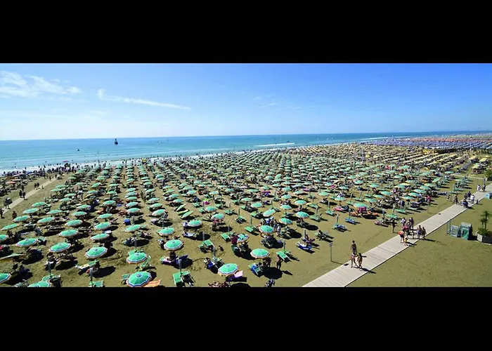 아파트 Comfy In Lido Dei Pini - Beahost *